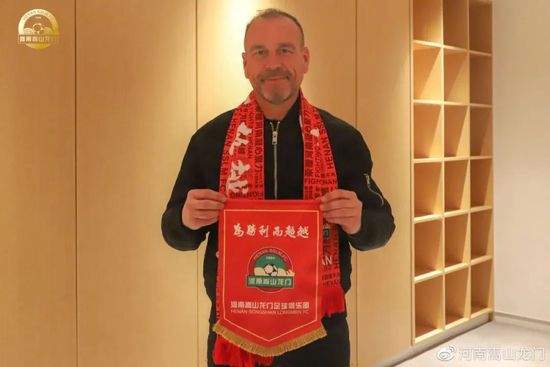 主演新剧《肯尼迪》聚焦著名政治家族 2 堪比时装周!
