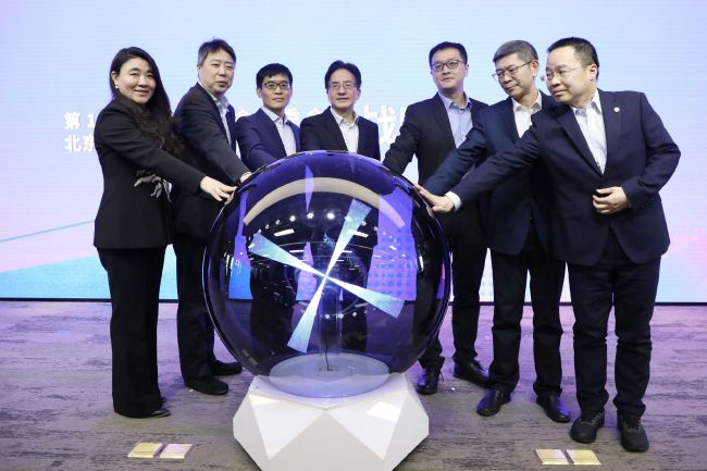 云哥师妹趣事多 03:13 双剑合璧：成亲六年，弃夫上门怒送休书！