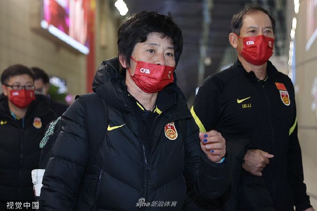 世界各地电影片商齐聚一 釜山电影节Vision之夜颁发五奖 纪念导演朴哲秀 2013-10-12 11日晚，第18届釜山国际电影节在韩国釜山海云台Grand Hotel举行了“Vision之夜”颁奖礼，颁发了包括5个奖项，并为已故导演朴哲秀颁发功劳奖。